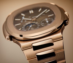 Patek Philippe Nautilus Ref. 5712/1R-001 Rose Gold - Artistic