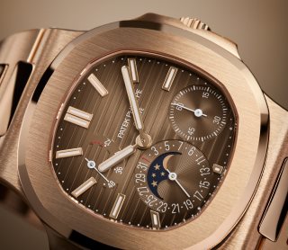 Patek Philippe Nautilus Ref. 5712/1R-001 Rose Gold - Artistic