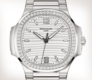 Patek Philippe Nautilus Ref. 7118/1200A-010 Stainless Steel - Artistic