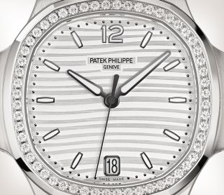 Patek Philippe Nautilus Ref. 7118/1200A-010 Stainless Steel - Artistic