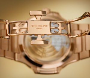 Patek Philippe Nautilus Ref. 7118/1300R-001 Rose Gold - Artistic