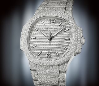 Patek Philippe Nautilus Ref. 7118/1450G-001 White Gold - Artistic