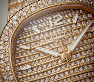 Patek Philippe Nautilus Ref. 7118/1450R-001 Rose Gold - Artistic